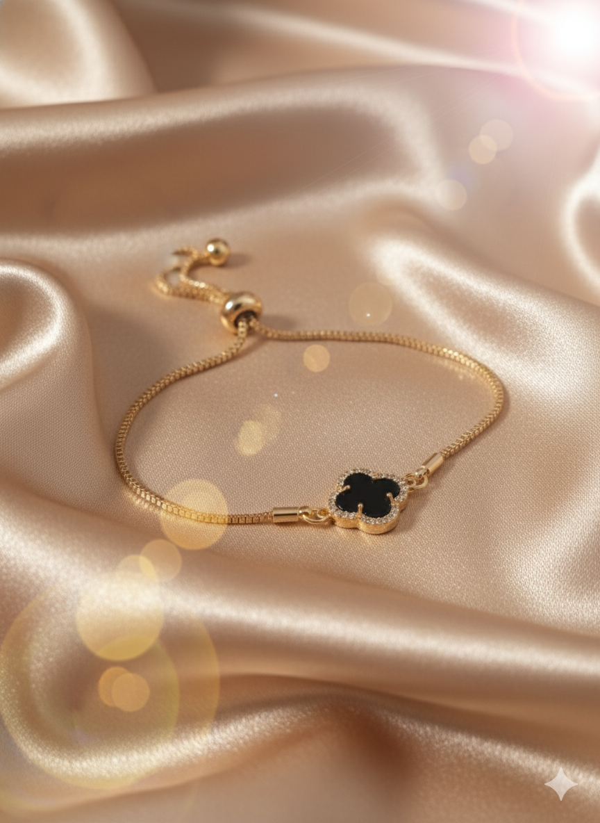 “Black Clover” Tek Yoncalı Siyah Taşlı Kalın Zirkon Kadın Bileklik Habos Store