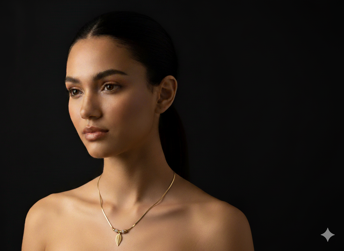 “Golden Leaf” Işıltılı Altın Renkli Yaprak ve Boncuk Detaylı Paslanmaz Çelik Kolye Habos Store