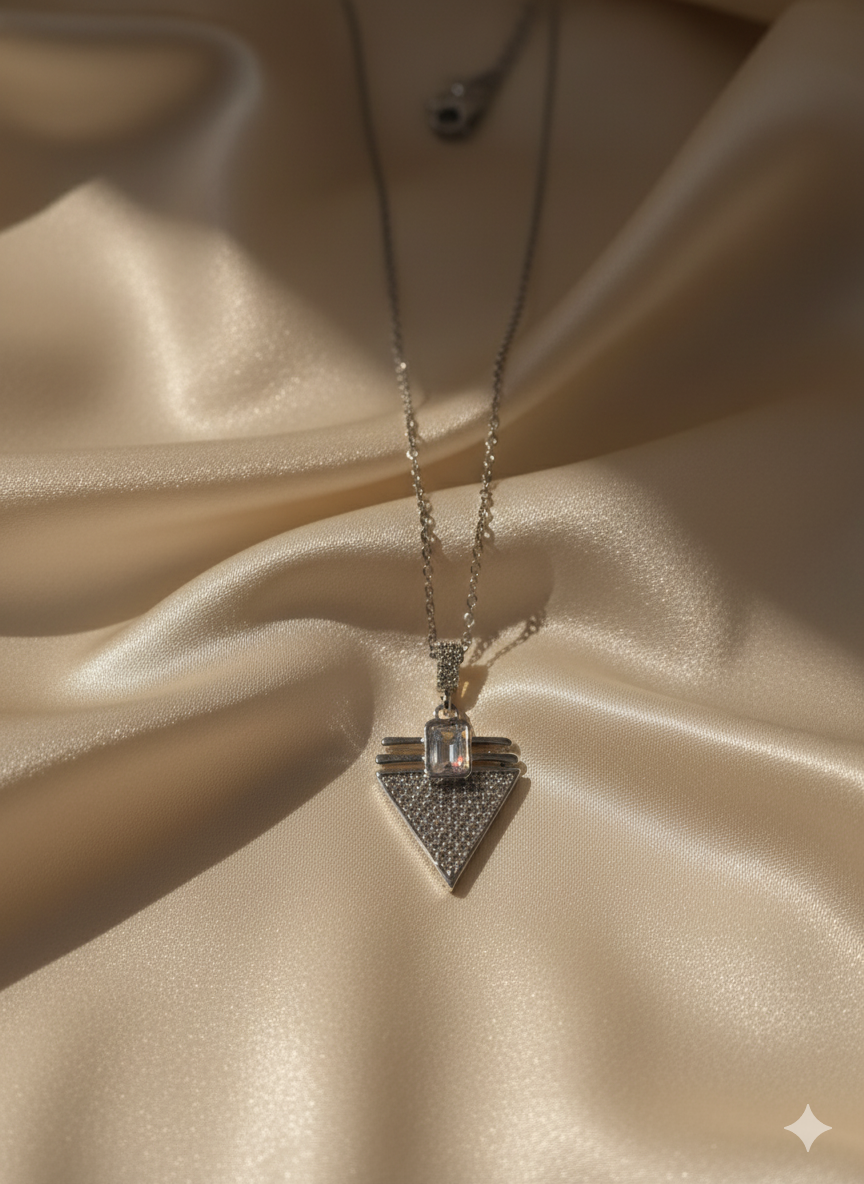 “Silver Triangle” Üçgen Uçlu Taş Detaylı Paslanmaz Çelik Kolye Habos Store