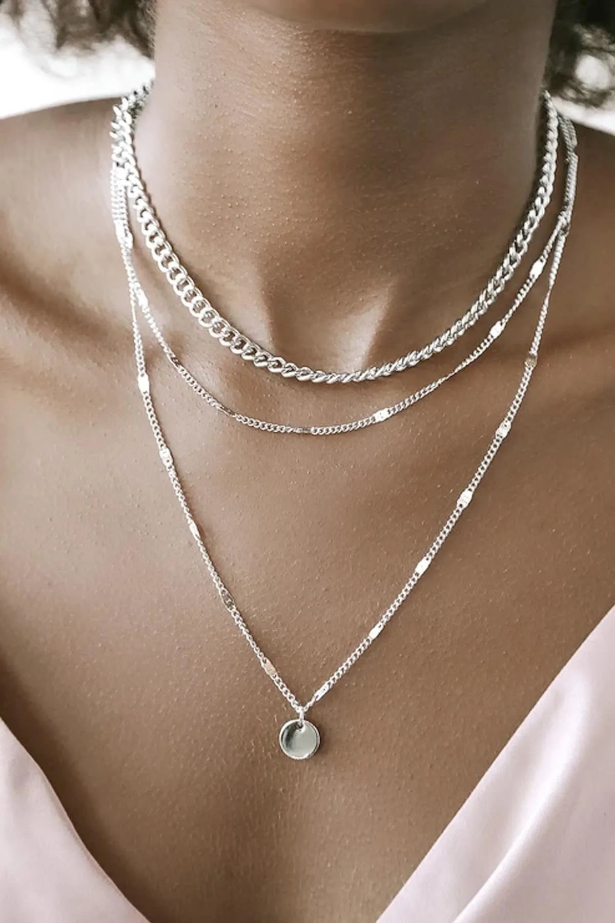 “Elegant Layers” Üç Katmanlı Gümüş Renkli Kolye Habos Store