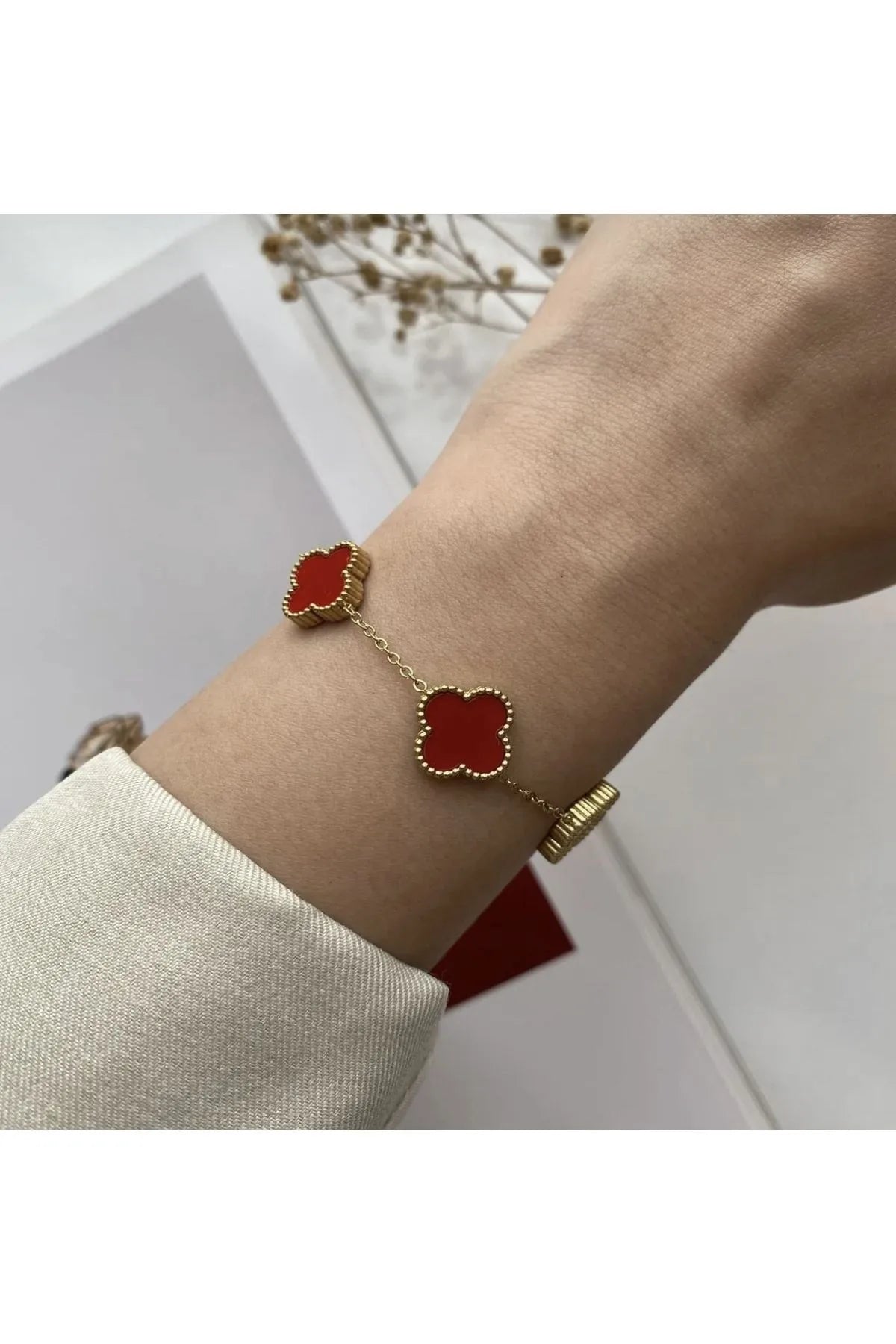 “Lucky Red” Kırmızı Yonca Motifli Kadın Bileklik Habos Store