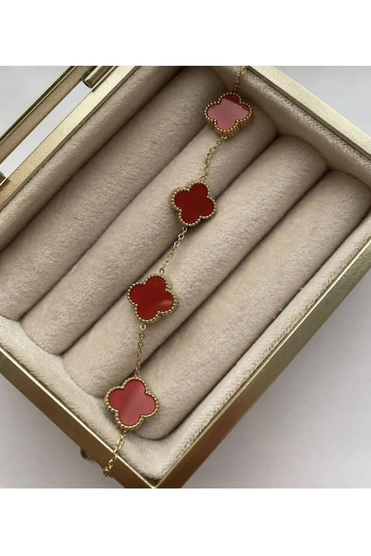 “Lucky Red” Kırmızı Yonca Motifli Kadın Bileklik Habos Store